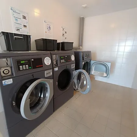 Dans Avec Piscine Apartament *