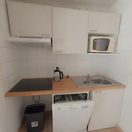 Apartament Dans Avec Piscine